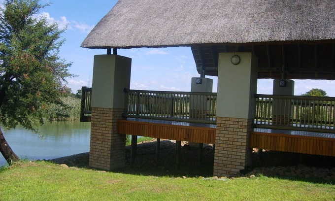 Mahikeng Cama Y Desayuno | Cookes Lake Resort