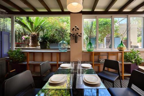 Voula Apartamento | Cool ambiance, 2Brs , Private Garden & Parking