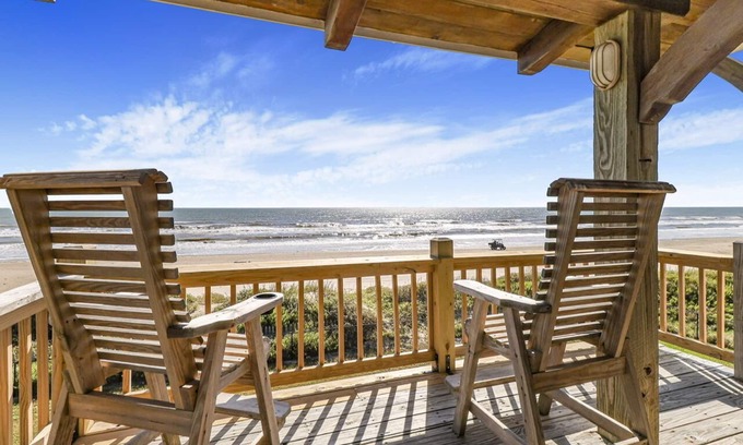 Port Bolivar Casa | Cool Breeze - 2 Bedroom, 2 Bath, Sleeps 10 - Beach front!