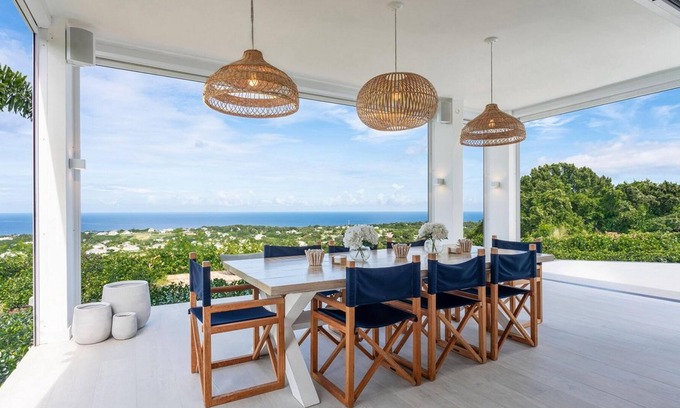 Deanes Casa | Cool Breeze by Blue Sky Luxury