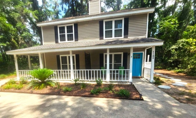 Port Royal Casa | Cool Coastal Cottage - 2 miles from Parris Island - 1 mile From Sands Beach!