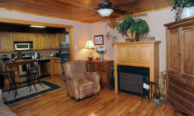 Blowing Rock Cabaña | COOL 4800 ft. SLEEPS 8 PLUS SOFA