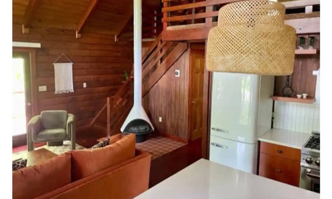 Athens Casa | Cool & Cozy Cabin by the Lake