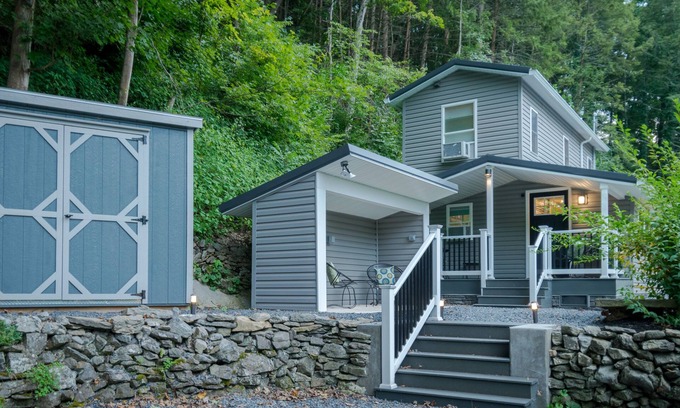 Bellefonte Casa | COOL CREEK COTTAGE: PSU Spring Creek Waterfront Oasis with Hot Tub