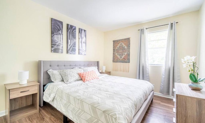 Durham Apartamento | *Cool Crib * King Bed * Long Term Stays * Duke*