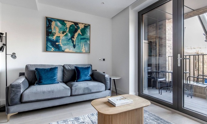 Clerkenwell Apartamento | Cool Farringdon Studio w/ Indoor Pool & Gym, by Blueground