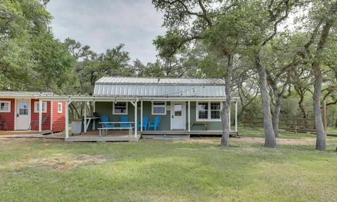 Sublime Cabina | 5 Mi to Splashway Waterpark: Cabin in Rock Island