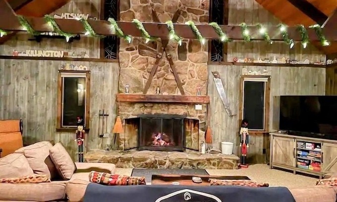 Mountain Acres Cabina | Cool Runnings Cabin: Rustic + Spacious w. Fireplace + FirePit 12 min to Stratton