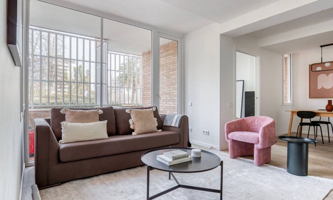 Sarria Apartamento | Cool Sarrià 3BR w/ Doorman, Newly Renovated, by Blueground