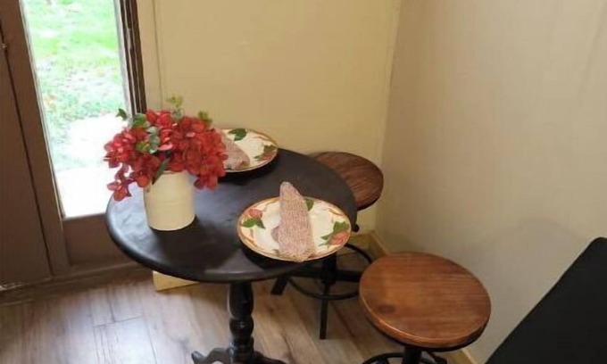 Frederick Otro | Cool Smokehouse on historic Manor House grounds!