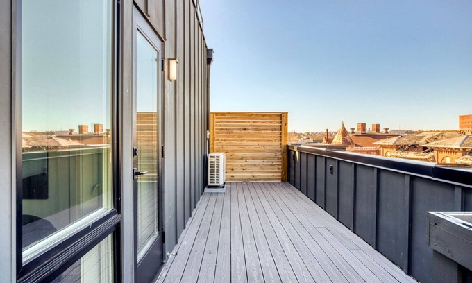 Truxton Circle Apartamento | Cool Truxton Circle 2BR, .5 mile to Metro & National Park, by Blueground