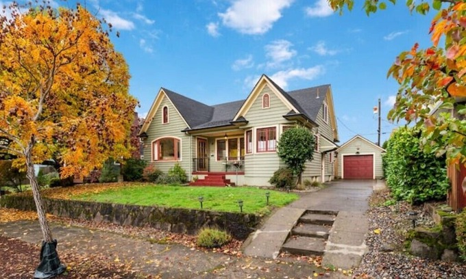 Lincoln Casa | Cool Uptown Village Stay