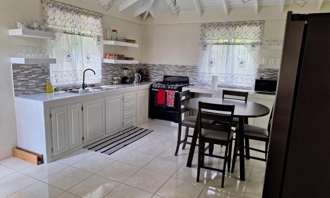 Fond Cani Casa | Cool Valley Guesthouse 3mins from Roseau 2bedrooms
