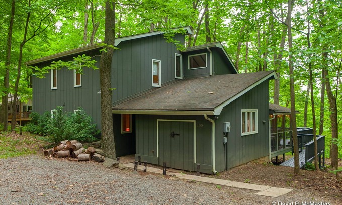 Berkeley Springs Cabaña | Treetop Cottage-Coolfont Mountainside Resort galardonado