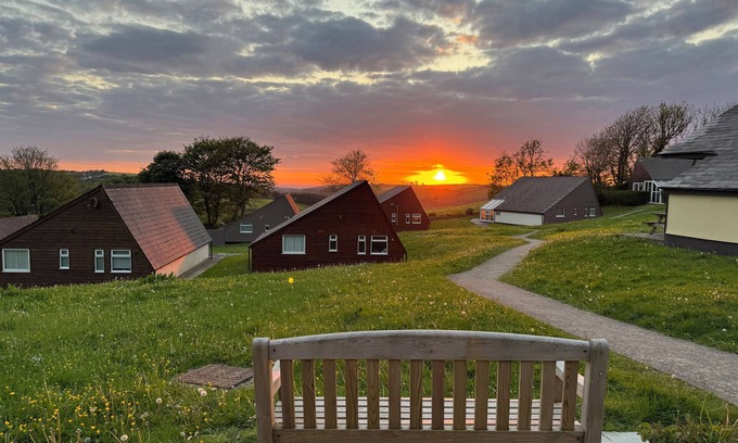Bude Chalet De Esquí | Coombe View Cornwall Holiday Lodge Near Bude. Sea Views. Large Patio Sleeps 5.