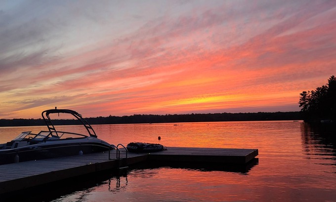 Muskoka Lakes Cabaña | Cooper Bay Lakeside Escape – 322ft frontage, quiet, stunning west views!