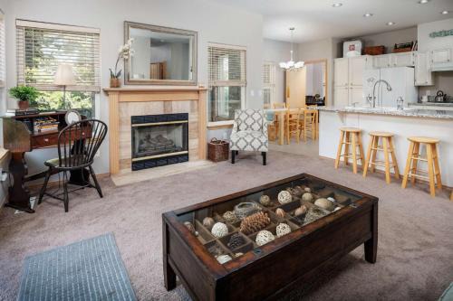 Beaverton Casa | Cooper Mountain Retreat