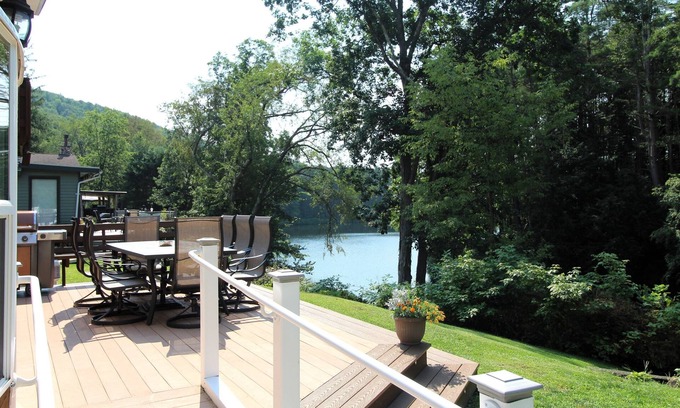 Maryland Casa | Alquiler de béisbol en Cooperstown - Anglewoods - Lakefront on Goodyear Lake!