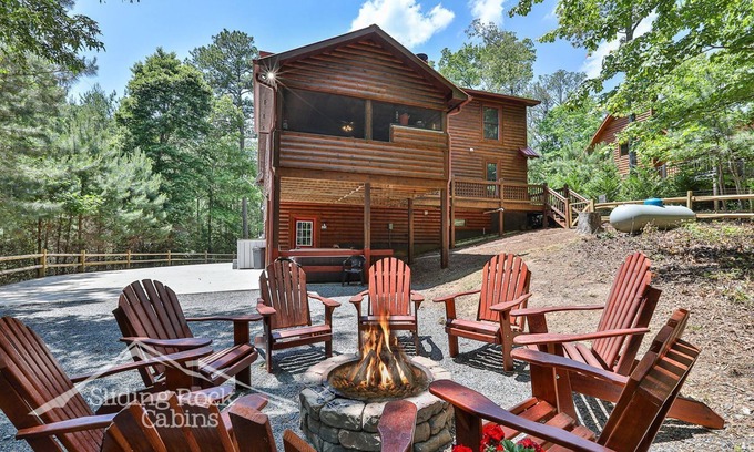 Eagle Mountain Cabina | Coosawattee River Resort, 4/3.5 pet friendly, small fenced yard, hot tub,