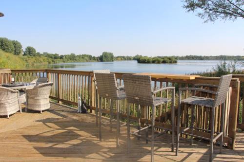 Cirencester Casa | Coot Cottage - holiday house with fantastic lake views