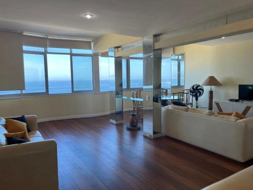 Leme Apartamento | Copacabana de frente para o mar.