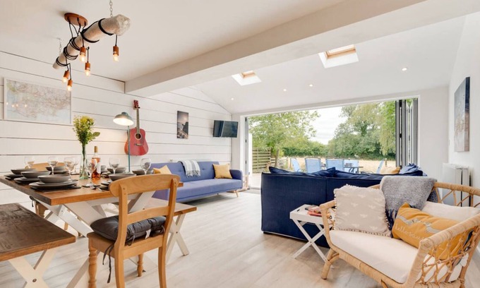 Bishopston Casa | Copley Lodge in the beautiful Swansea