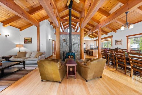 Alpine Meadows Casa | Copperleaf Lodge - Updated Alpine Meadows Chalet w Private Hot Tub, Ski Shuttle!
