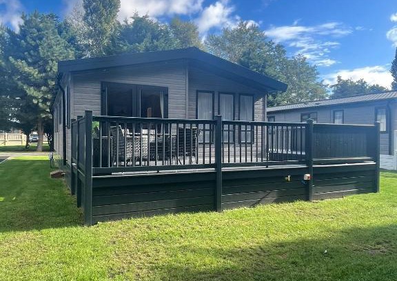 Allerthorpe Casa | Copse View Lodge with Hot Tub