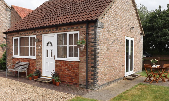 Lincoln Cabaña | COPSE VIEW, romantic, with a garden in Reepham, Lincolnshire