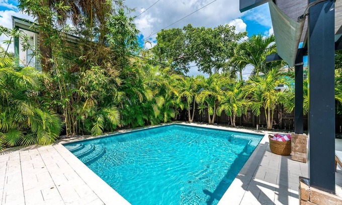 Flamingo Parks Casa | Coral Cove Hideaway | Guest House & Heated Pool!