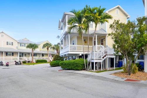 Key West Villa | Coral Garden by AvantStay Great Location w Balcony Shared Pool