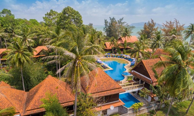 Phongprasan Complejo | Coral Hotel Bangsaphan