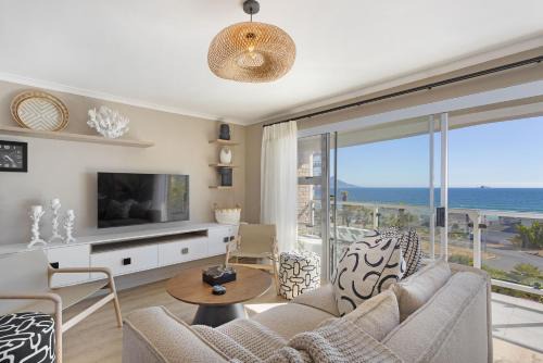 West Beach Apartamento | Coral Island 204 by Host Agents