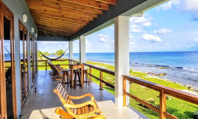 Isla de Utila Casa | Coral Ridge House Main Floor - 1 Bedroom / 1 Bathroom - Spectacular Oceanfront