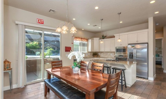 St. George Casa | Coral Ridge Resort 4246 COZY, BEAUTIFUL TOWNHOME WITH LOTS OF ADDITIONAL PARKING!