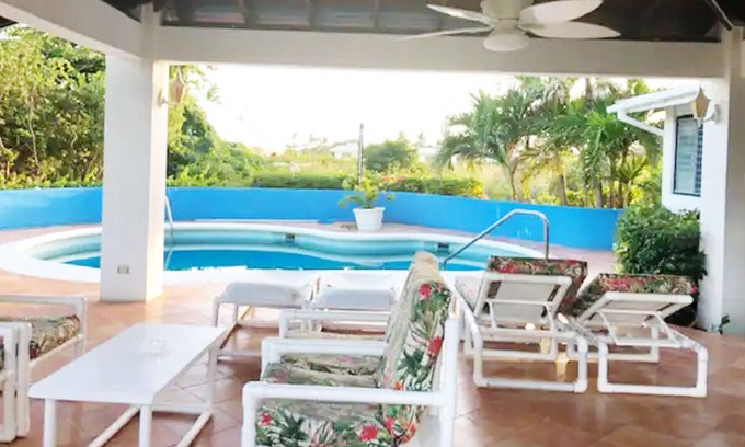 Apple Hall Apartamento | Coral Villa, Pool, Ocean Views, Beach & Sea