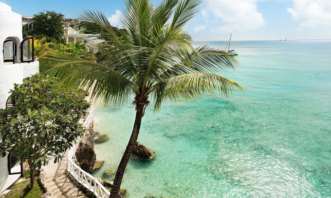 Lazaretto Apartamento | Coralita No.3, Oceanfront Apartment Near Sandy Lane