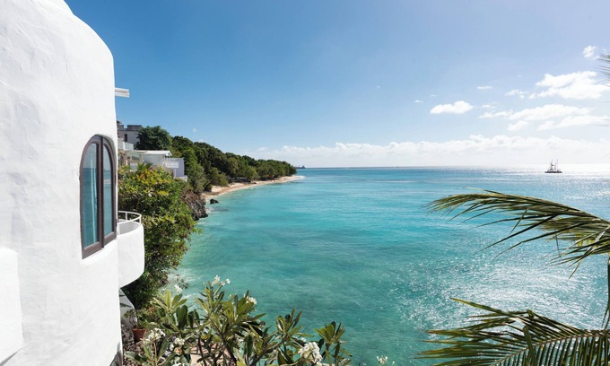 Lazaretto Apartamento | Coralita No.4, Oceanfront Apartment Near Sandy Lane