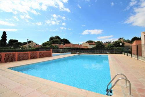 Les Arenes Casa | CORAUX - Maisonnette 4 pers avec piscine et parking