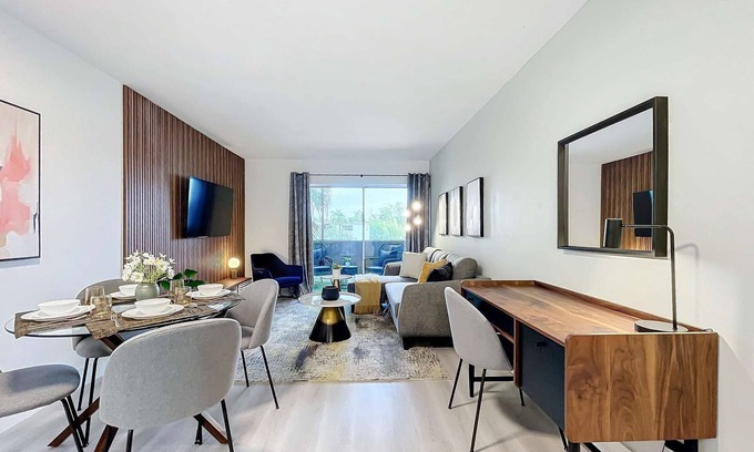 Lauderdale Harbours Condominio | Cordova Arms by Rocketstay