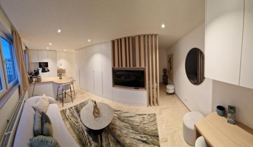 Gare Apartamento | Core Luxembourg City Mirrorview-Parking and Breakfast