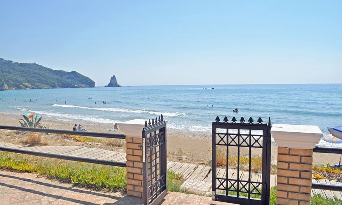 Agios Gordios Casa | Corfu Beachfront Holiday Houses Yannis on Agios Gordios Beach