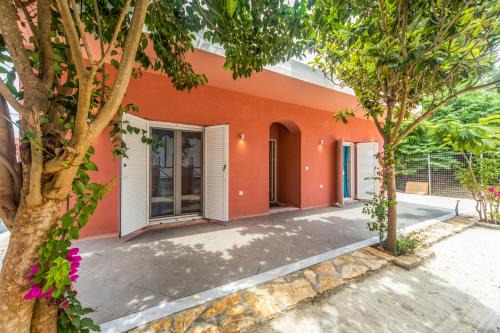 Gouvia Apartamento | Corfu Seaside Cottage - Private Garden Retreat