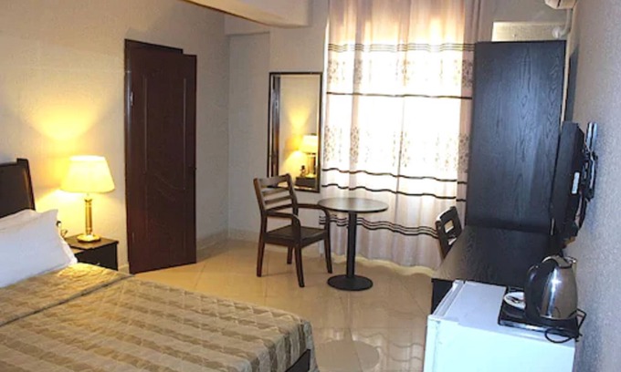 Monrovia Hotel | Corina Hotel