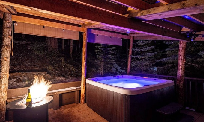 Sugar Pine Cabina | Corlieu Falls Cabin in Sugar Pine with Gazebo, Hot tub, fire-pit and front porch bar top