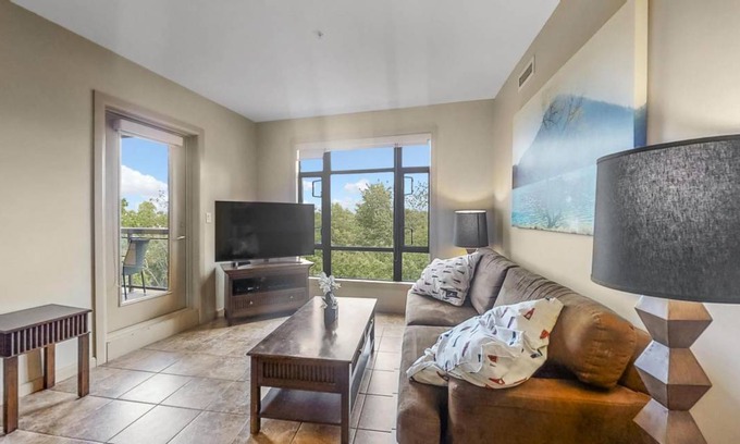 South Pandosy Apartamento | Corner Apartment with Lake View 518