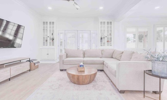 Eastvale Casa | Corner-Charming retreat in a quiet area