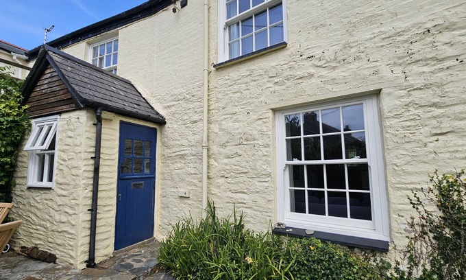 St. Mawes Cabaña | Corner Cottage - a cottage that sleeps 5 guests in 2 bedrooms