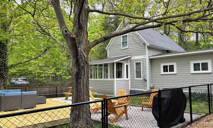 Saugatuck Casa | Corner Cottage, Downtown Saugatuck