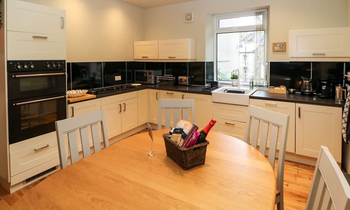 Tideswell Cabaña | Corner Cottage